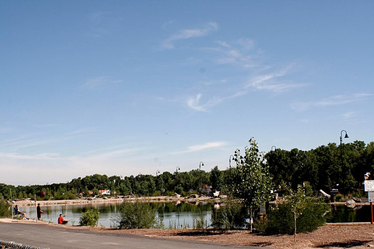 Tingley Beach with the Sandia Mountains behind