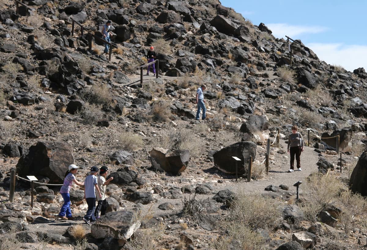 Visitors on the Boca Negra Canyon trail